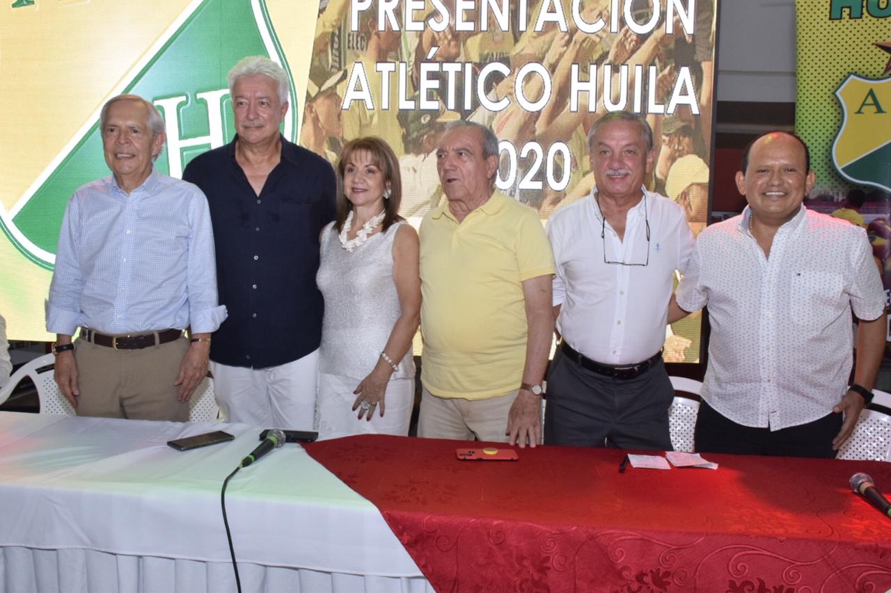 El empresario Jesús Oviedo Pérez, Jorge Fernando Perdomo, presidente del Atlético Huila, Esperanza Vega, Félix Trujillo Falla, Eduardo Rujana y Carlos Barrero, gerente general del club.